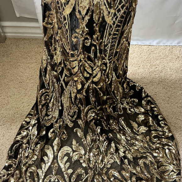 Fashion Nova Black and Gold Prom Dress - Picture 11 of 14